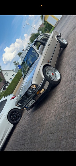 BMW 325i 3 of 11