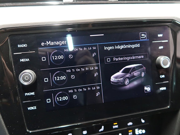 Volkswagen Passat 26 of 30