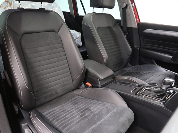 Volkswagen Passat 18 of 30