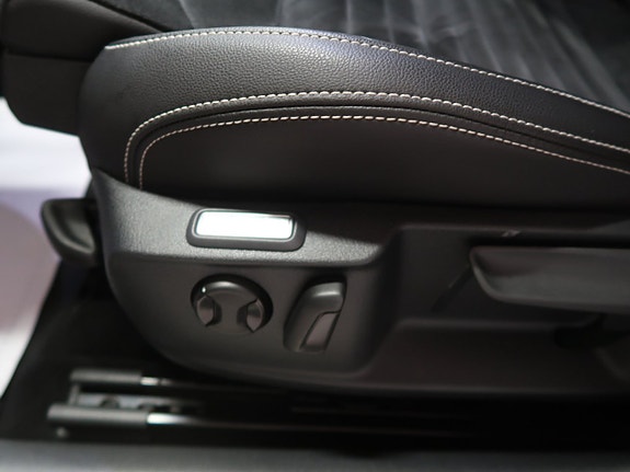 Volkswagen Passat 16 of 30