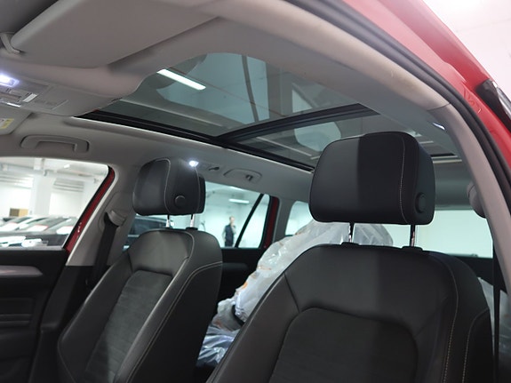 Volkswagen Passat 19 of 30