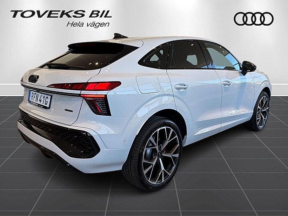 Audi Q3 2 of 22