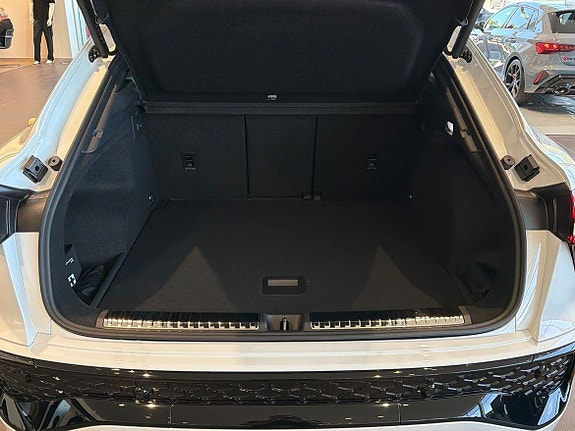 Audi Q3 22 of 22