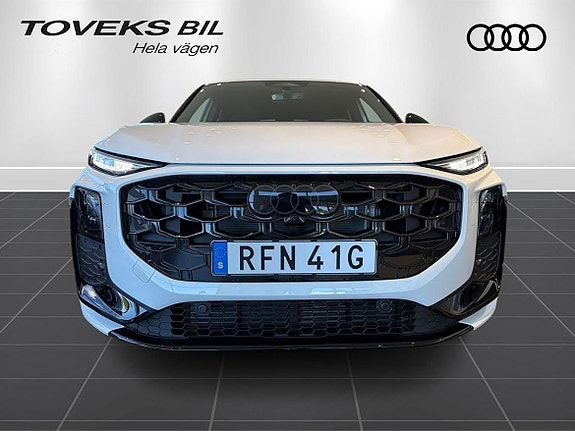 Audi Q3 6 of 22