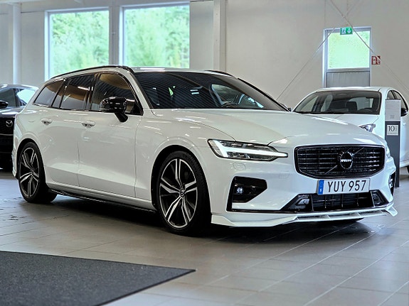 Volvo V60 2 of 17