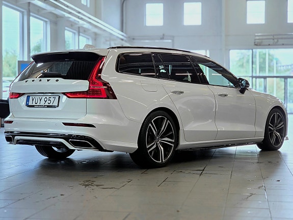 Volvo V60 3 of 17