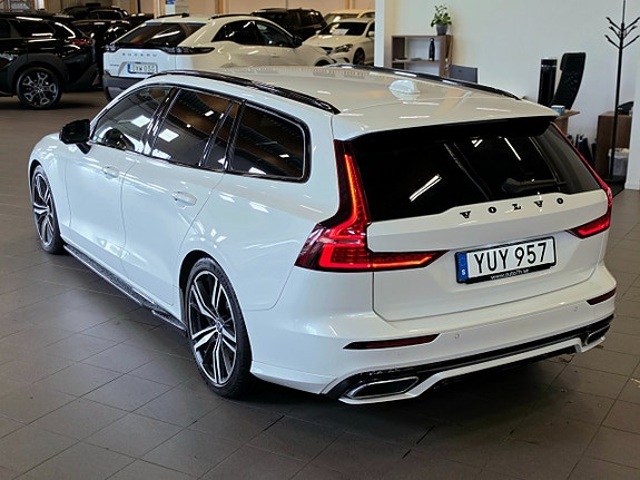 Volvo V60 4 of 17
