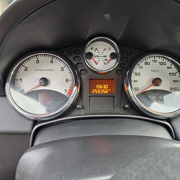 Peugeot 207 CC 6 of 11