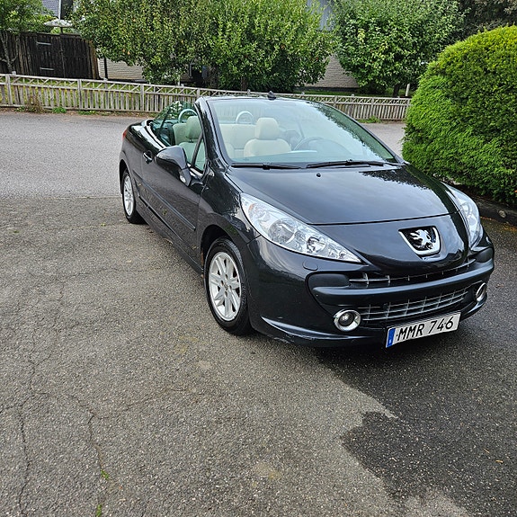 Peugeot 207 CC 2 of 11