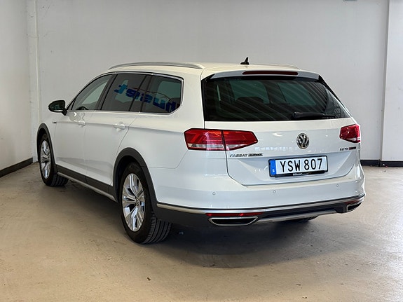 Volkswagen Passat Alltrack 3 of 15