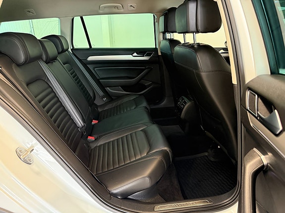 Volkswagen Passat Alltrack 8 of 15