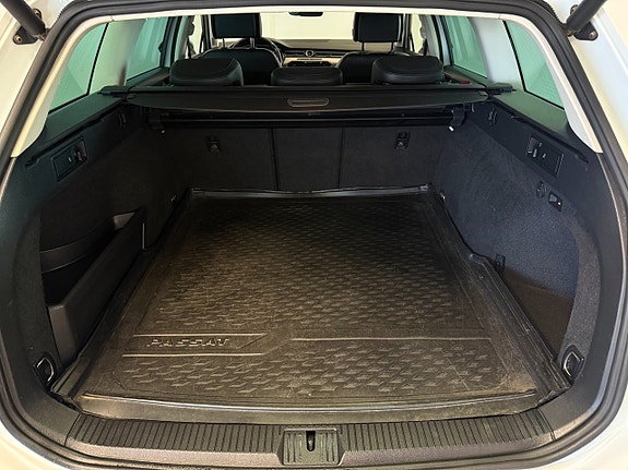 Volkswagen Passat Alltrack 11 of 15