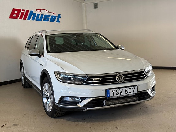 Volkswagen Passat Alltrack 2 of 15