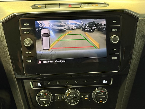 Volkswagen Passat Alltrack 13 of 15