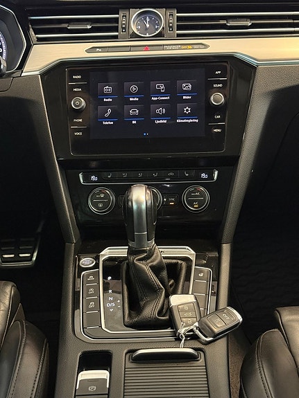 Volkswagen Passat Alltrack 12 of 15