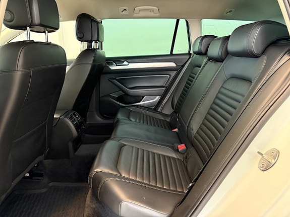 Volkswagen Passat Alltrack 9 of 15