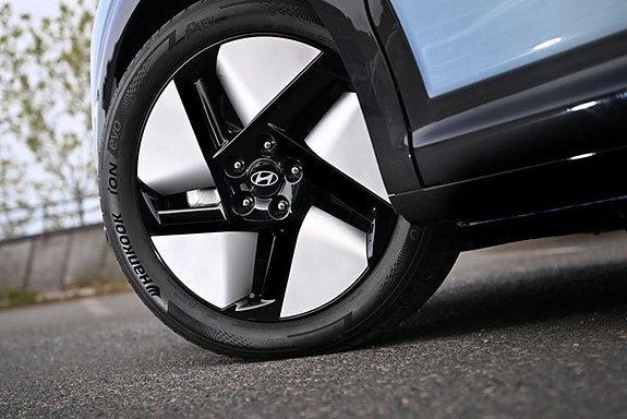 Hyundai IONIQ 18 of 18