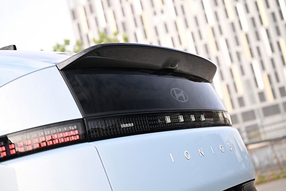 Hyundai IONIQ 15 of 18