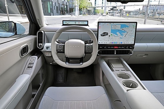 Hyundai IONIQ 8 of 18