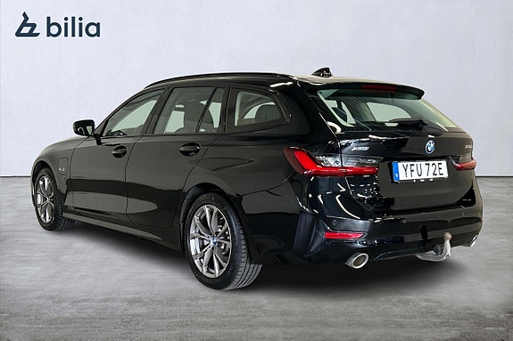 BMW 330e 5 of 23