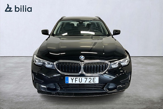BMW 330e 2 of 23