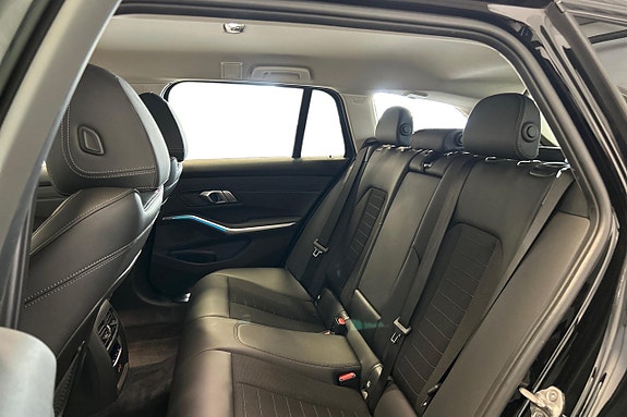 BMW 330e 20 of 23