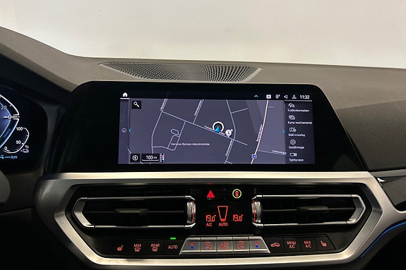 BMW 330e 14 of 23