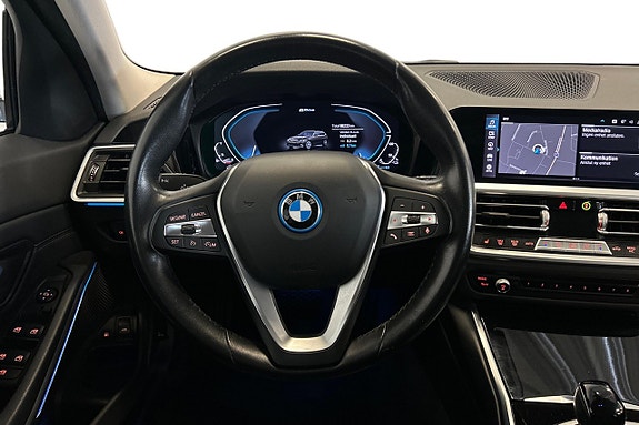 BMW 330e 11 of 23