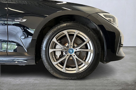 BMW 330e 9 of 23