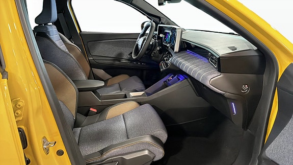 Renault 5 E-Tech 3 of 14