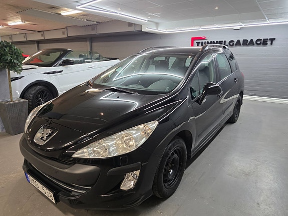 Peugeot 308 SW 2 of 8