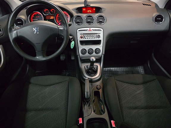 Peugeot 308 SW 6 of 8