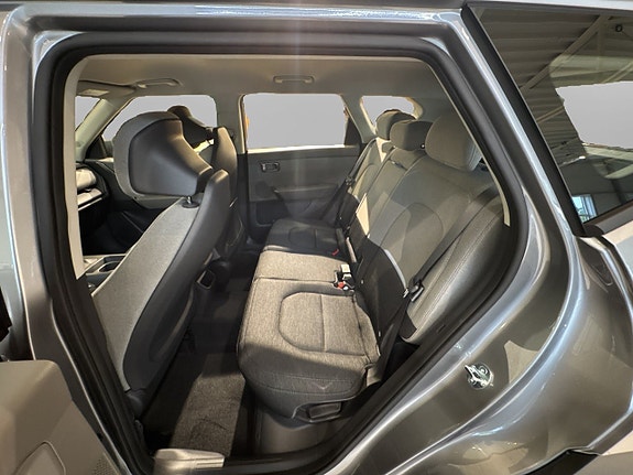 Kia Seltos 9 of 20