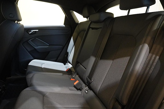 Audi Q3 9 of 21