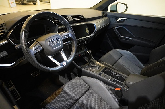 Audi Q3 10 of 21