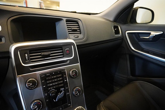 Volvo V60 14 of 18