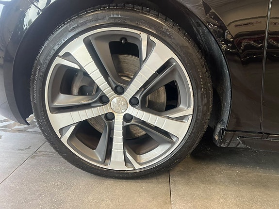Peugeot 308 9 of 27