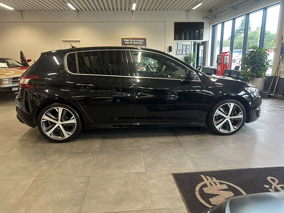 Peugeot 308 8 of 27