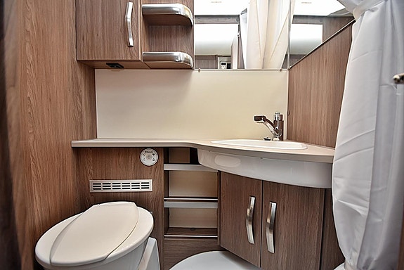 Knaus 590 UE Scandinavian Selection, Långbäddar 24 of 27
