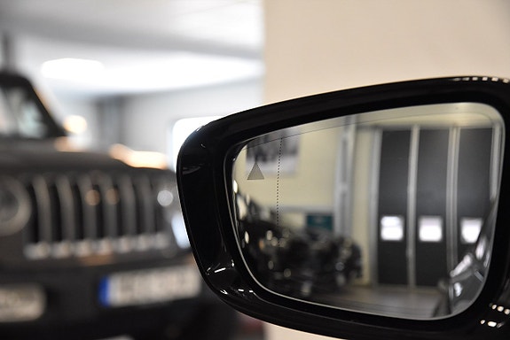 BMW 330e 15 of 25