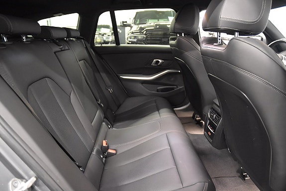 BMW 330e 14 of 25