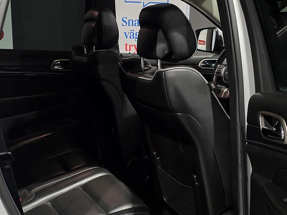 Jeep Grand Cherokee 21 of 27