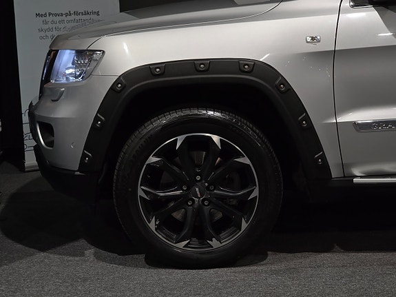 Jeep Grand Cherokee 16 of 27