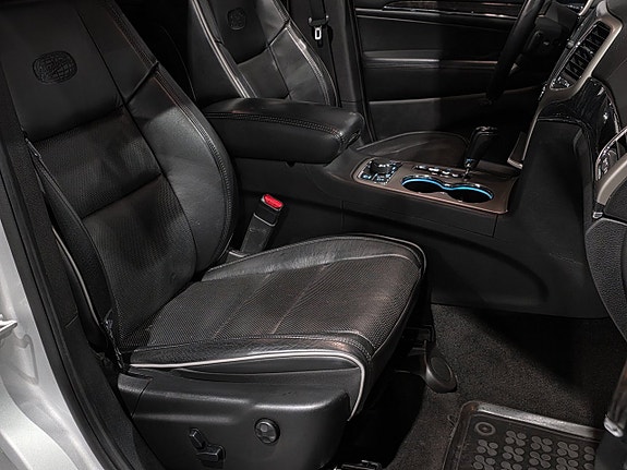 Jeep Grand Cherokee 18 of 27
