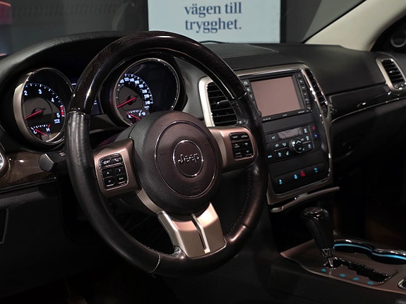 Jeep Grand Cherokee 17 of 27