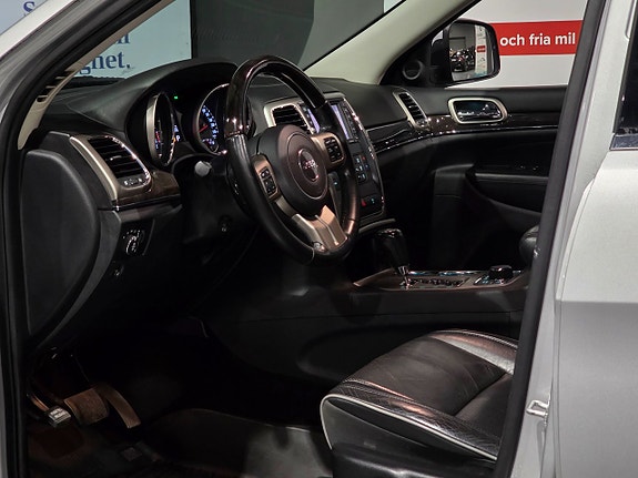 Jeep Grand Cherokee 22 of 27