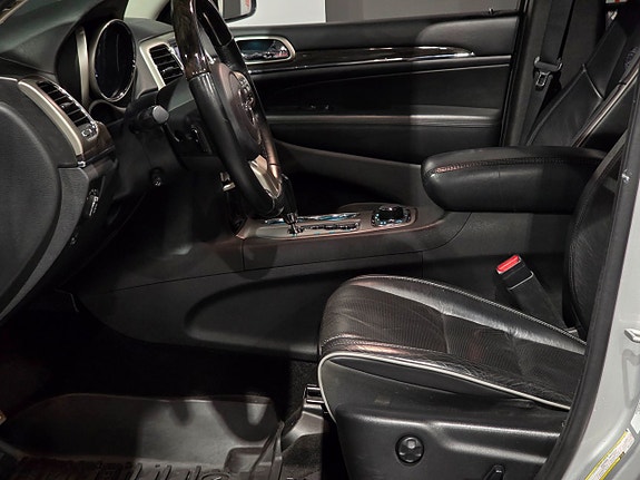 Jeep Grand Cherokee 23 of 27
