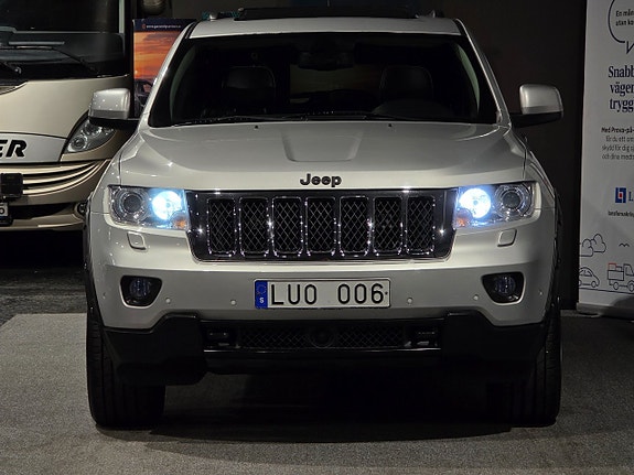 Jeep Grand Cherokee 9 of 27