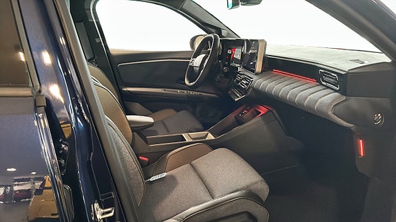 Renault 5 E-Tech 3 of 13