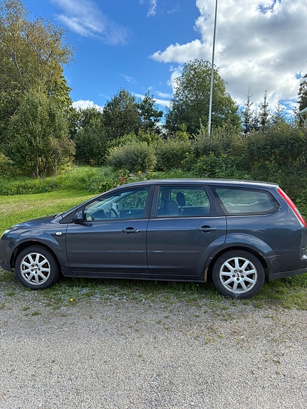 Ford Focus 2 of 4
